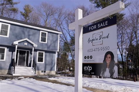 Home sales snapped a five-month skid in November as easing mortgage rates encouraged homebuyers